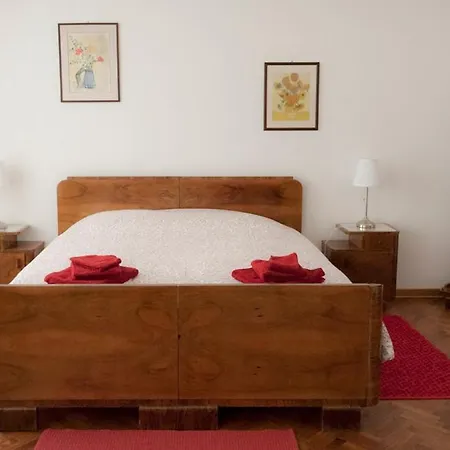 Domus Liberta - Art Nouveau Stazione Проживание в семье