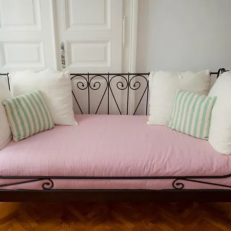 Domus Liberta - Art Nouveau Stazione Homestay *