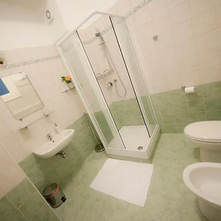 Domus Liberta - Art Nouveau Stazione Проживание в семье *