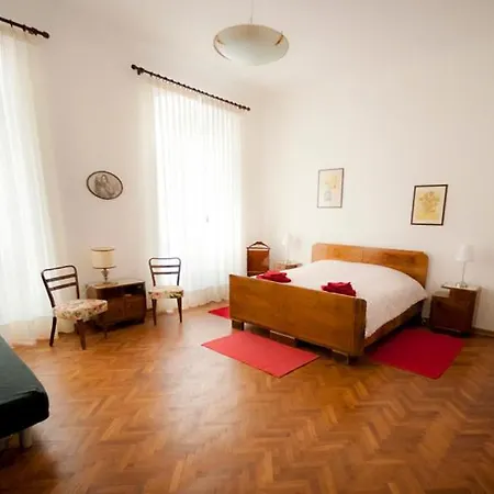 Domus Liberta - Art Nouveau Stazione Quarto em Acomodações Particulares Trieste