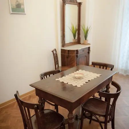 Quarto em Acomodações Particulares Domus Liberta - Art Nouveau Stazione Trieste