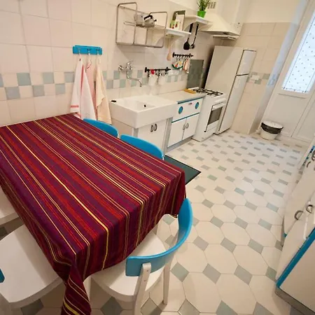 Domus Liberta - Art Nouveau Stazione Проживание в семье