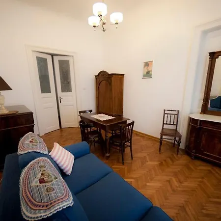 Domus Liberta - Art Nouveau Stazione Quarto em Acomodações Particulares Trieste