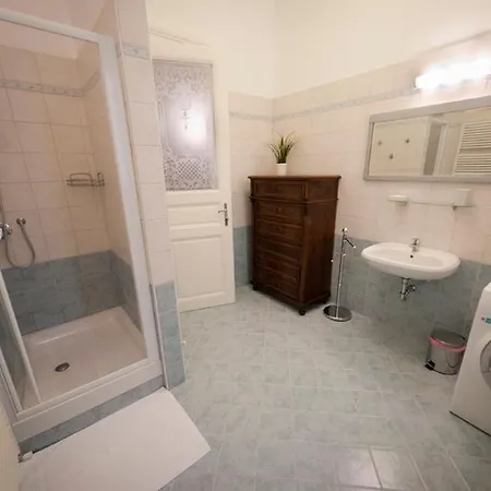 Domus Liberta - Art Nouveau Stazione * Триест