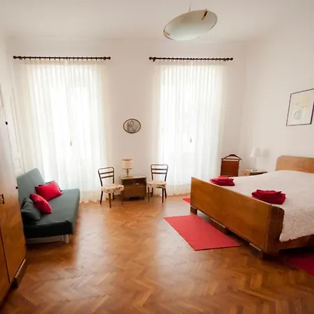Domus Liberta - Art Nouveau Stazione Quarto em Acomodações Particulares Trieste