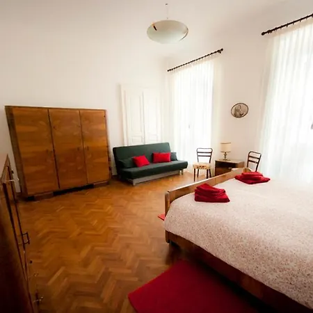 Domus Liberta - Art Nouveau Stazione Триест