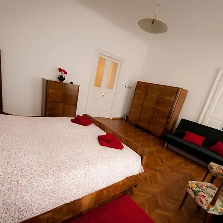 Domus Liberta - Art Nouveau Stazione * Триест