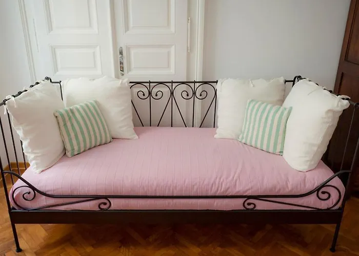 Domus Liberta - Art Nouveau Stazione Homestay *