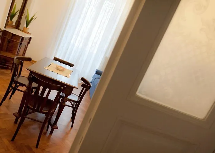 Domus Liberta - Art Nouveau Stazione Homestay