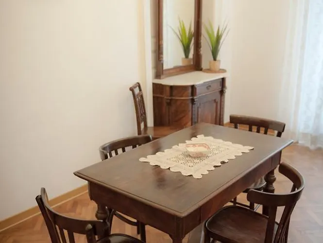 Homestay Domus Liberta - Art Nouveau Stazione Trieste