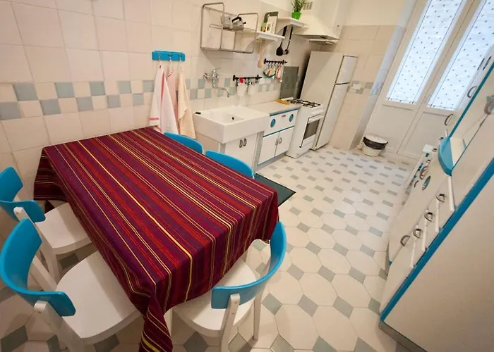 Domus Liberta - Art Nouveau Stazione Homestay