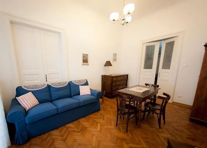 Domus Liberta - Art Nouveau Stazione * ترييستي