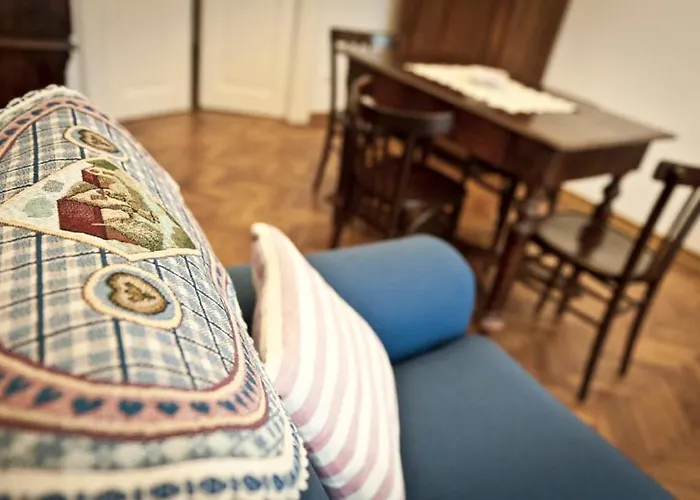 Homestay Domus Liberta - Art Nouveau Stazione