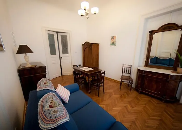 Domus Liberta - Art Nouveau Stazione Homestay Trieste