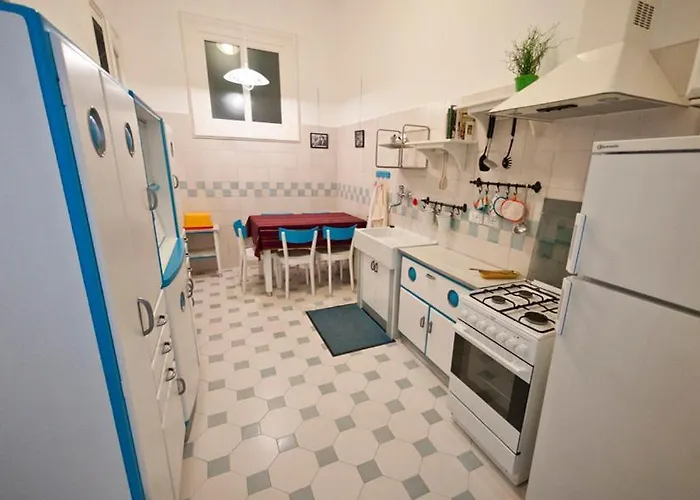 Domus Liberta - Art Nouveau Stazione Homestay