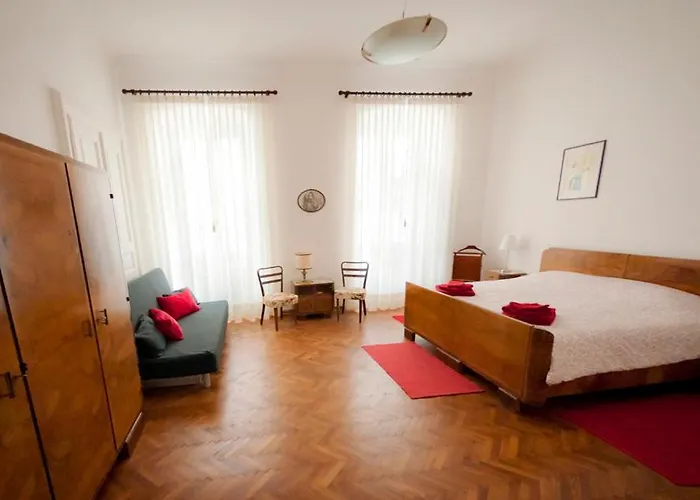 Domus Liberta - Art Nouveau Stazione Homestay Trieste